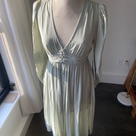 Romantic Milkmaid Style Dress - Picture 2 of 10